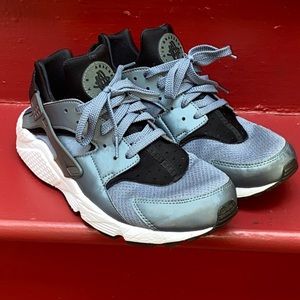 Nike Air Huarache satin grey Silver size 11.5 no box Great Condition!
